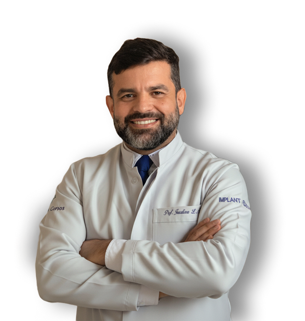 Dr. Jocelino Lemes Soares em seu consultório